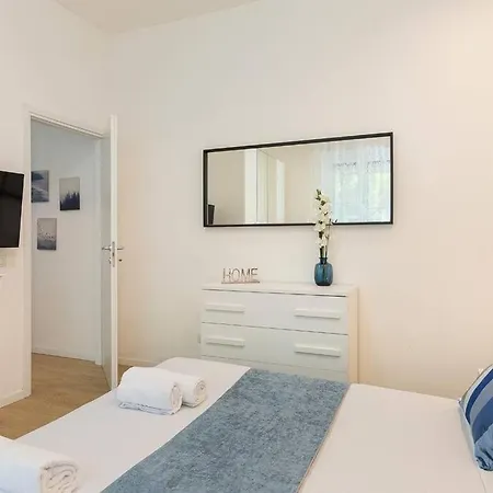La Isla Home-2